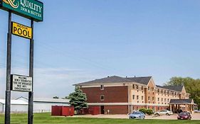 Quality Inn & Suites Davenport Near I-80